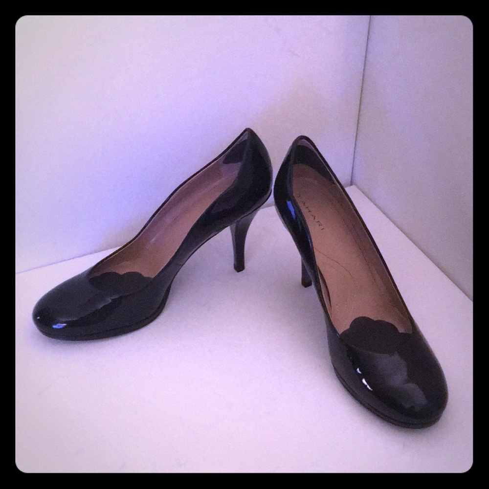 NWOT Tahari Black Platform Heels